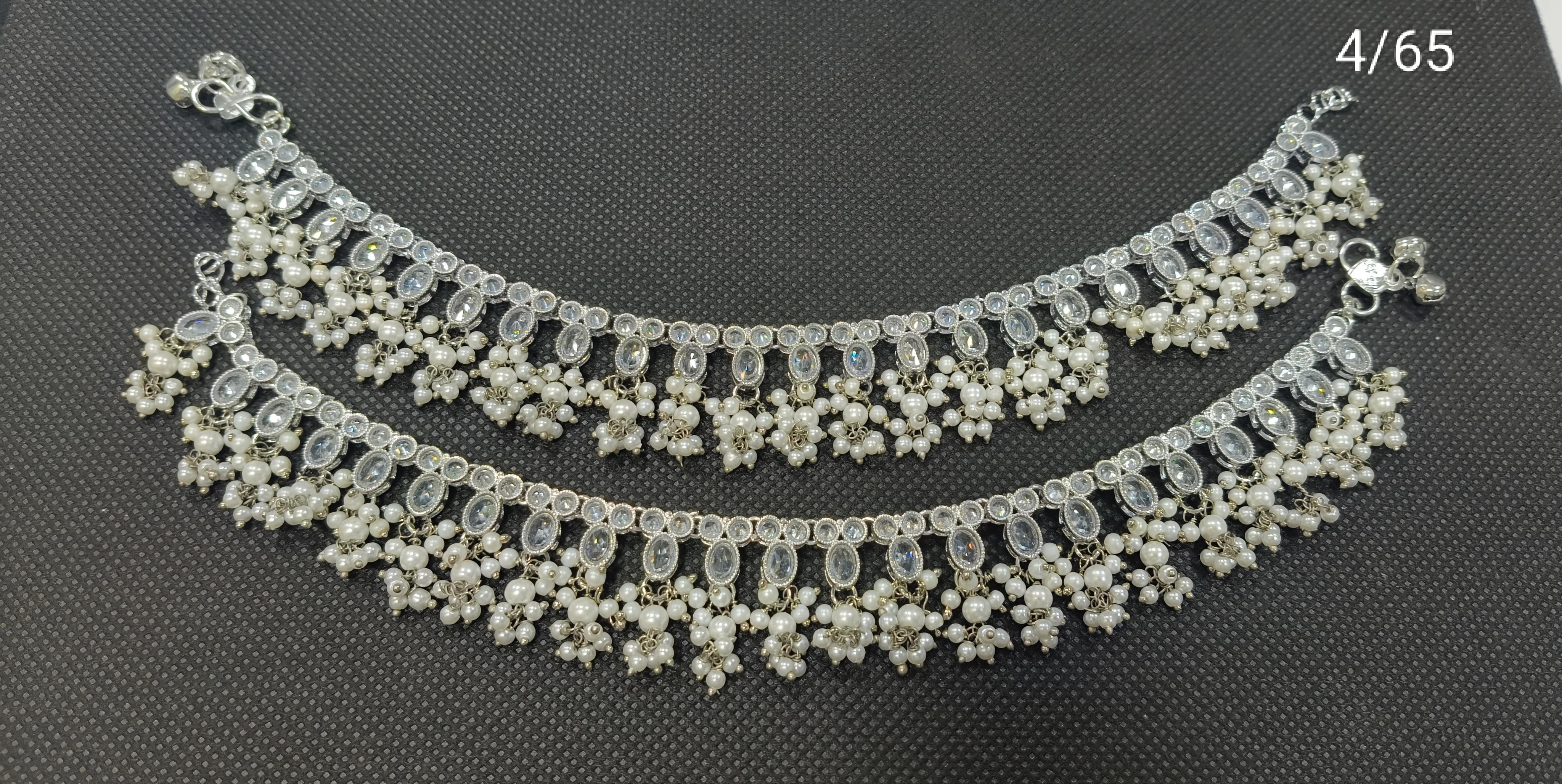 Traditional Kundan Anklet Pair with Pearl Cluster Detailing – Bridal Payal Jewelry Set